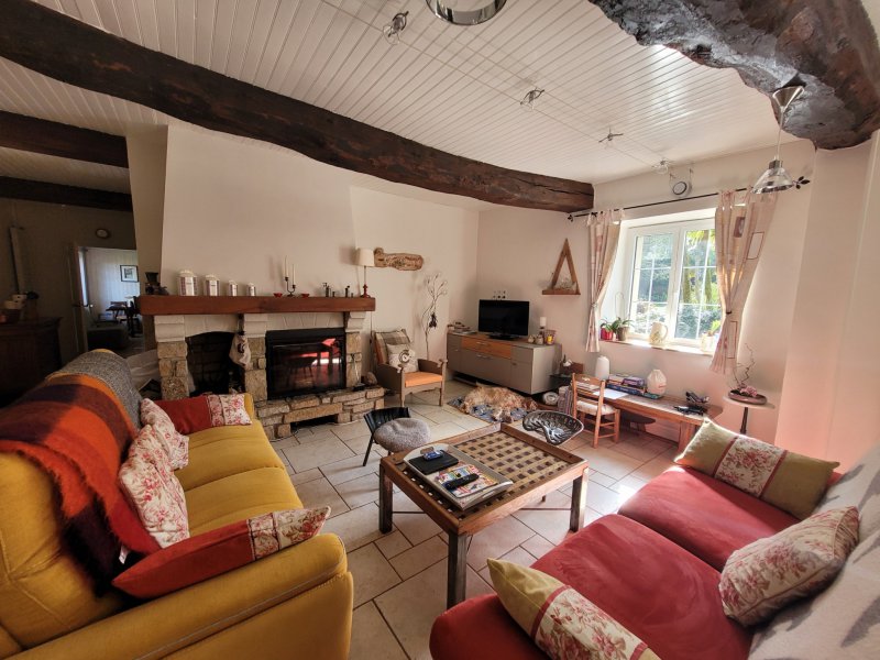 Maison à vendre à Lauzach Longère en pierre de plain-pied, 3 chambres sur 1820m2