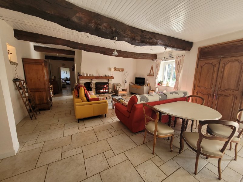 Maison à vendre à Lauzach Longère en pierre de plain-pied, 3 chambres sur 1820m2