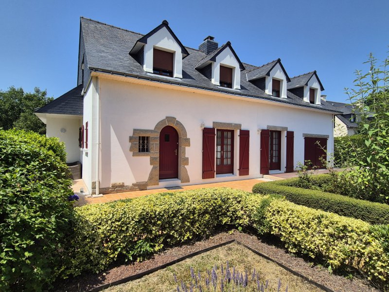 Maison à vendre à Surzur Maison de caractère 158 m2 sur terrain arobré de 1565 m2