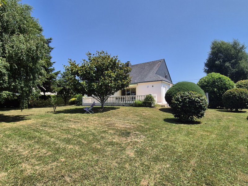 Maison à vendre à Surzur Maison de caractère 158 m2 sur terrain arobré de 1565 m2