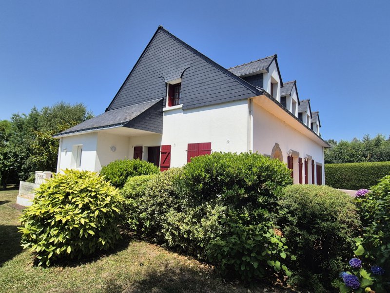 Maison à vendre à Surzur Maison de caractère 158 m2 sur terrain arobré de 1565 m2