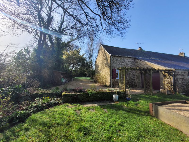 Maison à vendre à Lauzach Longère en pierre de plain-pied, 3 chambres sur 1820m2