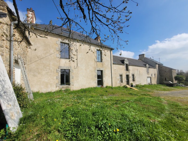 Maison à vendre à Ambon Propriété de 158m2 sur plus de 4.5ha de terres attenantes