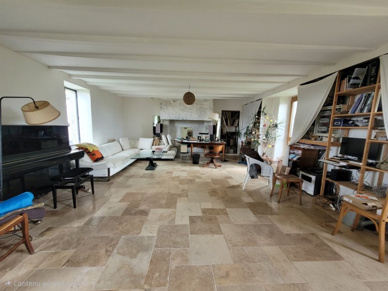 Maison à vendre à Ambon Propriété de 158m2 sur plus de 4.5ha de terres attenantes