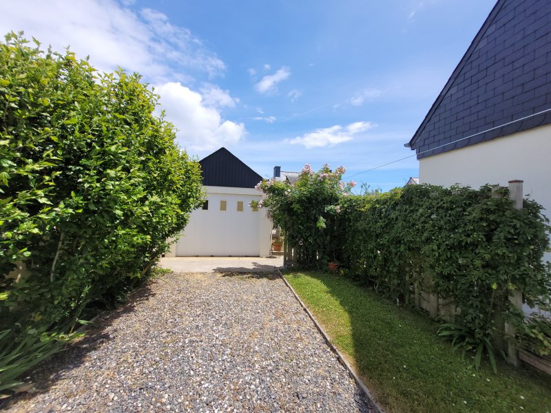 Maison à vendre à Damgan Maison plain-pied avec jardin clos, terrasse et deux garages
