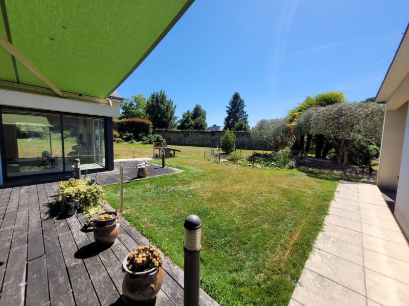 Maison à vendre à Ploërmel Maison plain pied de 177m2 avec piscine intérieure sur 3034m