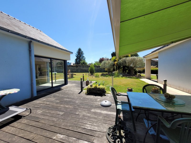Maison à vendre à Ploërmel Maison plain pied de 177m2 avec piscine intérieure sur 3034m
