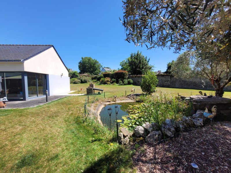Maison à vendre à Ploërmel Maison plain pied de 177m2 avec piscine intérieure sur 3034m