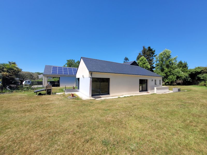 Maison à vendre à Ploërmel Maison plain pied de 177m2 avec piscine intérieure sur 3034m