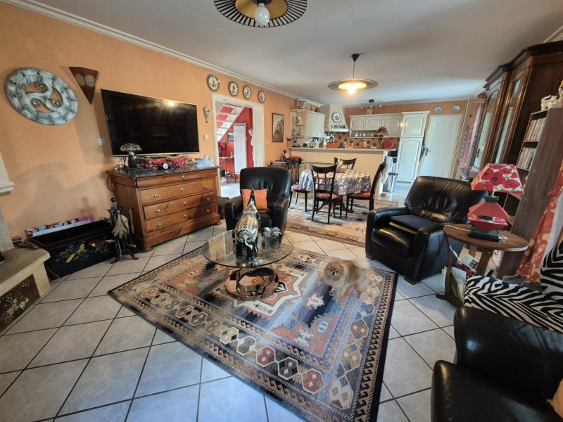 Maison à vendre à Ambon AMBON   Maison familiale 4 chbres à 150 m de la plage avec j