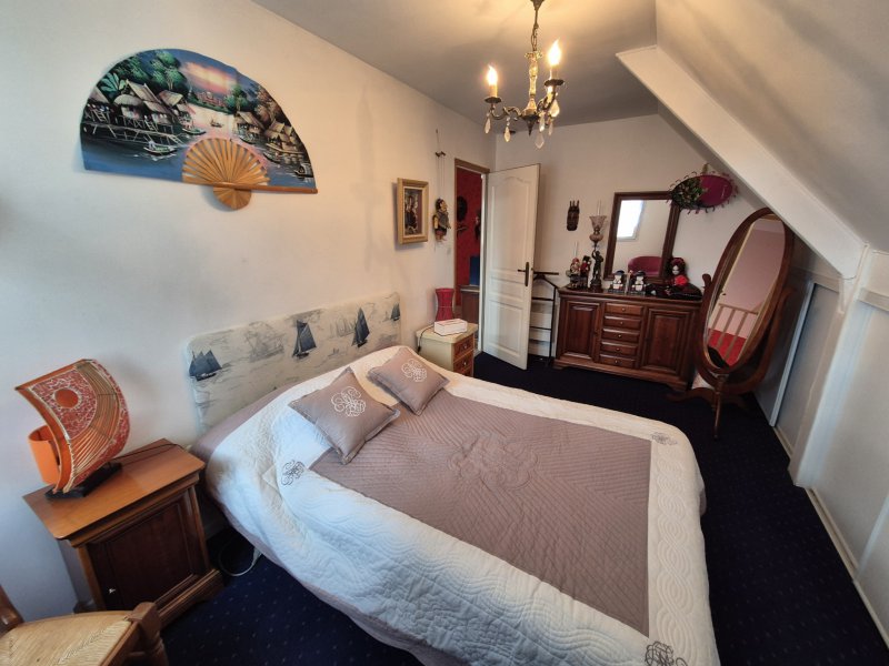 Maison à vendre à Ambon AMBON   Maison familiale 4 chbres à 150 m de la plage avec j